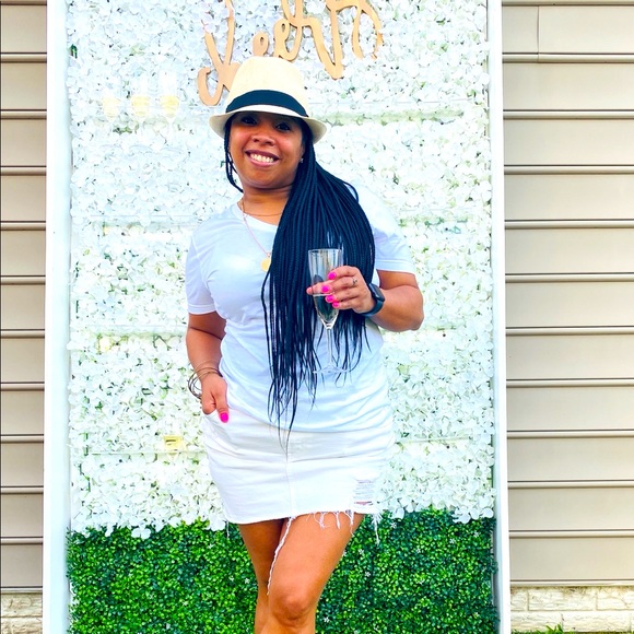 Meet your Posher, Jessica - Picture 2 of 2